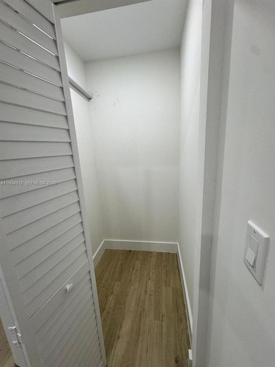 For Rent: $1,500 (1 beds, 1 baths, 3266 Square Feet)