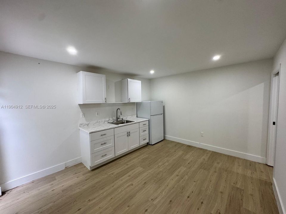 For Rent: $1,500 (1 beds, 1 baths, 3266 Square Feet)