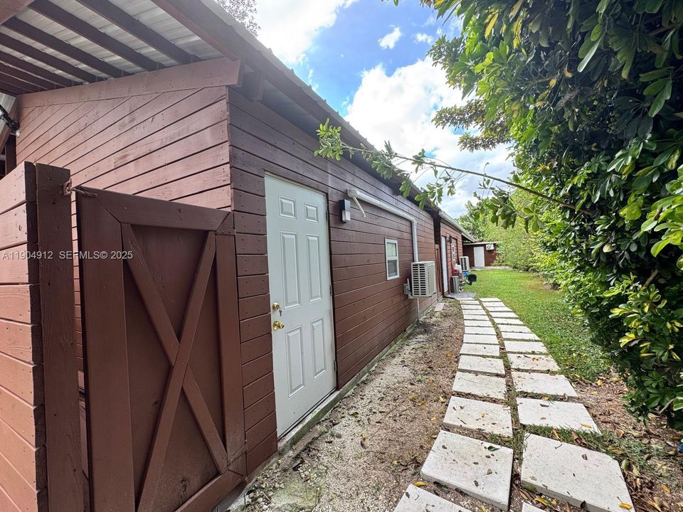 For Rent: $1,500 (1 beds, 1 baths, 3266 Square Feet)