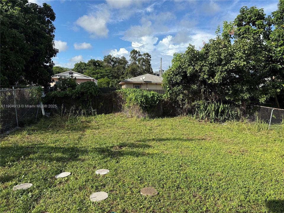 For Rent: $3,900 (4 beds, 2 baths, 1800 Square Feet)