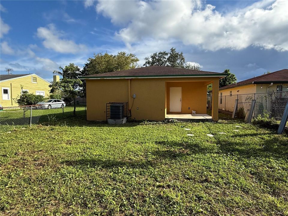 For Rent: $3,900 (4 beds, 2 baths, 1800 Square Feet)