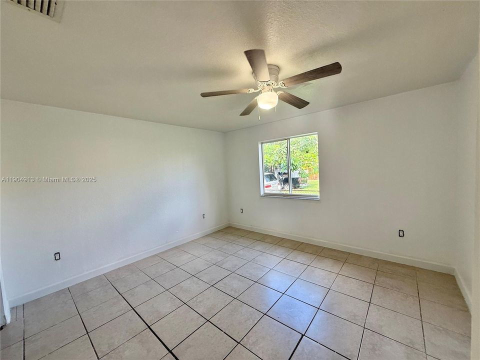 For Rent: $3,900 (4 beds, 2 baths, 1800 Square Feet)