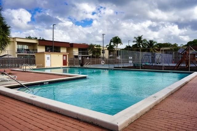 Recently Rented: $2,750 (3 beds, 2 baths, 1680 Square Feet)