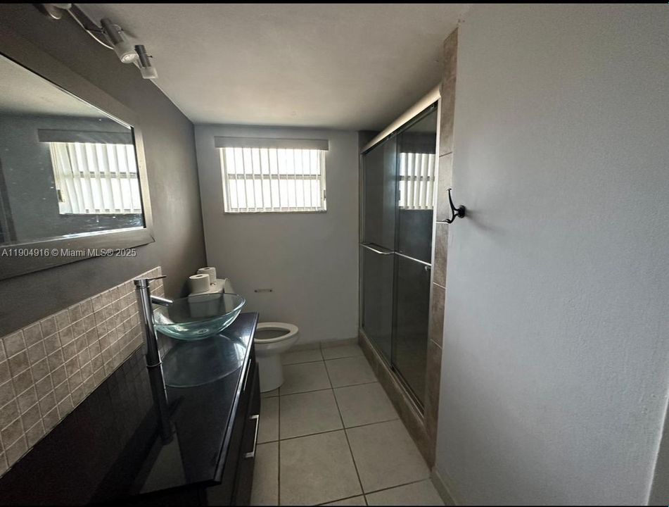 出租: $1,740 (1 贝兹, 1 浴室, 947 平方英尺)