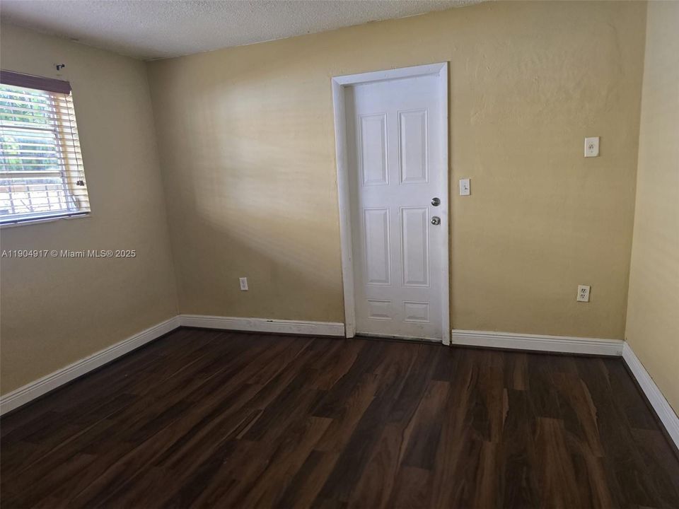 Recently Rented: $1,940 (2 beds, 1 baths, 4421 Square Feet)