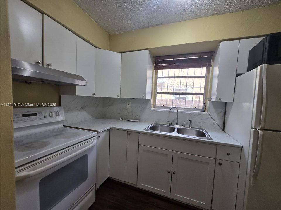 Recently Rented: $1,940 (2 beds, 1 baths, 4421 Square Feet)