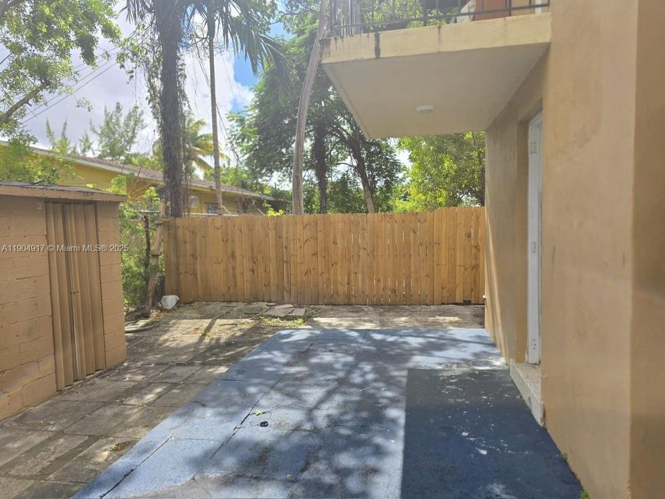 Recently Rented: $1,940 (2 beds, 1 baths, 4421 Square Feet)