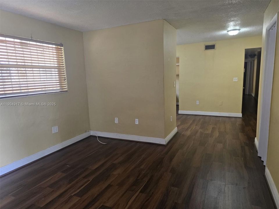 Recently Rented: $1,940 (2 beds, 1 baths, 4421 Square Feet)
