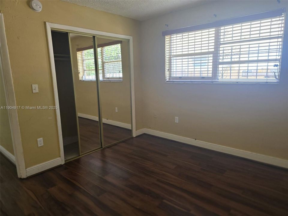 Recently Rented: $1,940 (2 beds, 1 baths, 4421 Square Feet)
