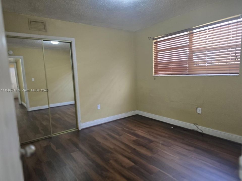 Recently Rented: $1,940 (2 beds, 1 baths, 4421 Square Feet)