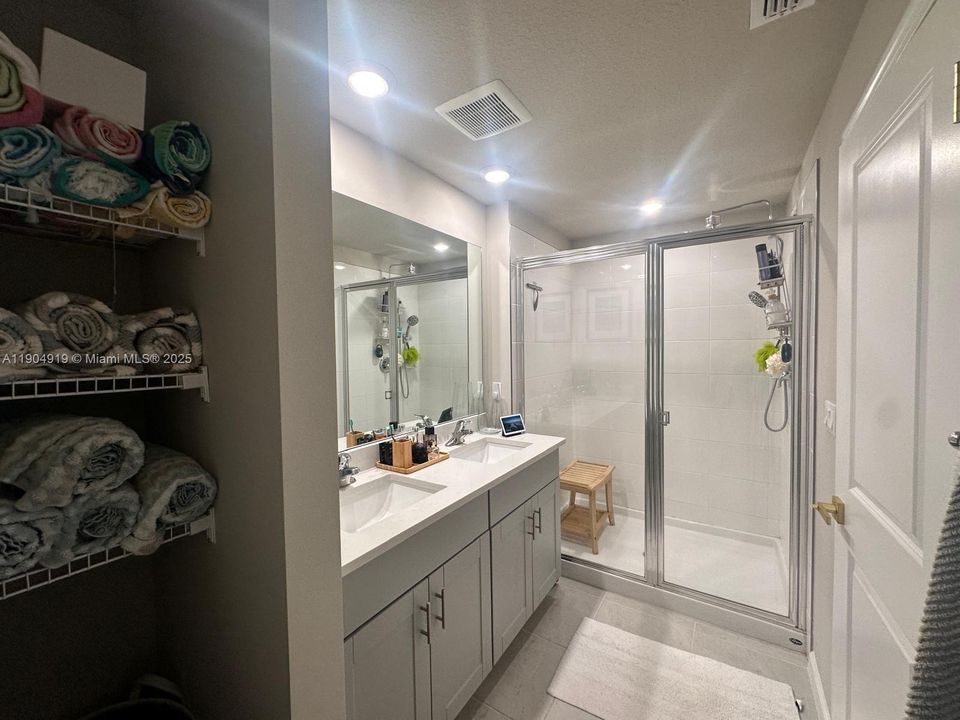 For Sale: $445,000 (3 beds, 2 baths, 1454 Square Feet)