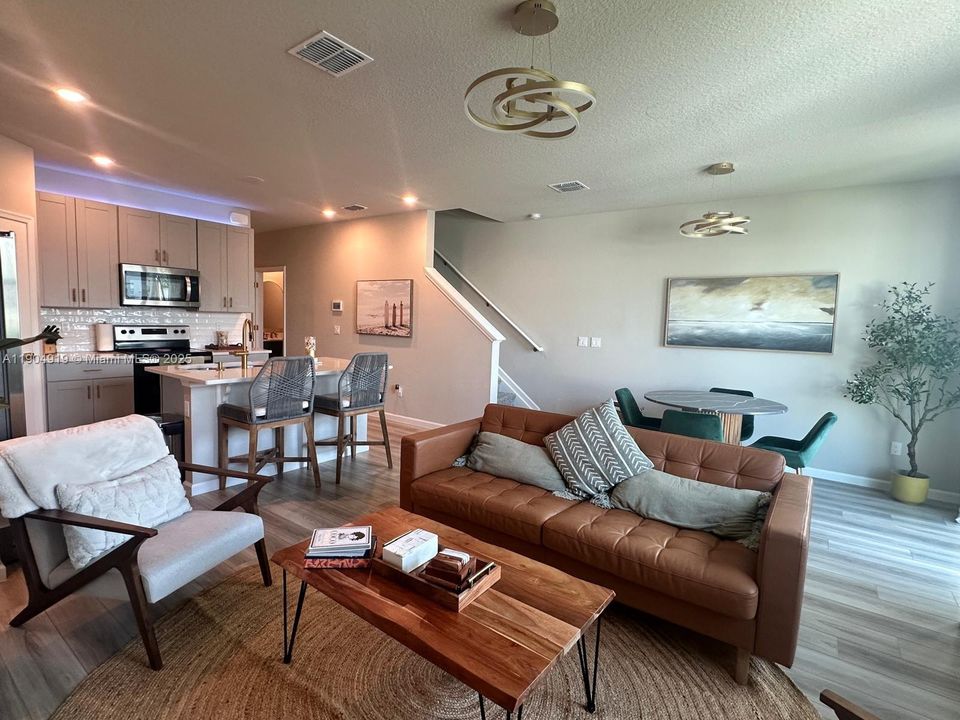 For Sale: $445,000 (3 beds, 2 baths, 1454 Square Feet)