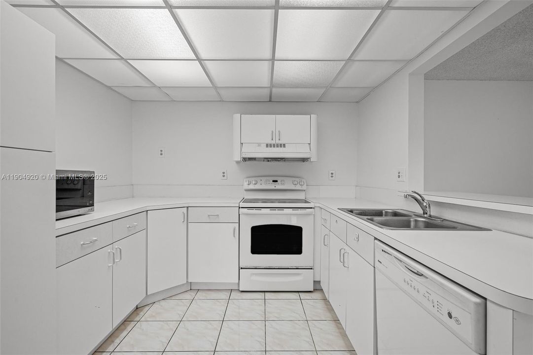 Active With Contract: $3,100 (3 beds, 2 baths, 1234 Square Feet)