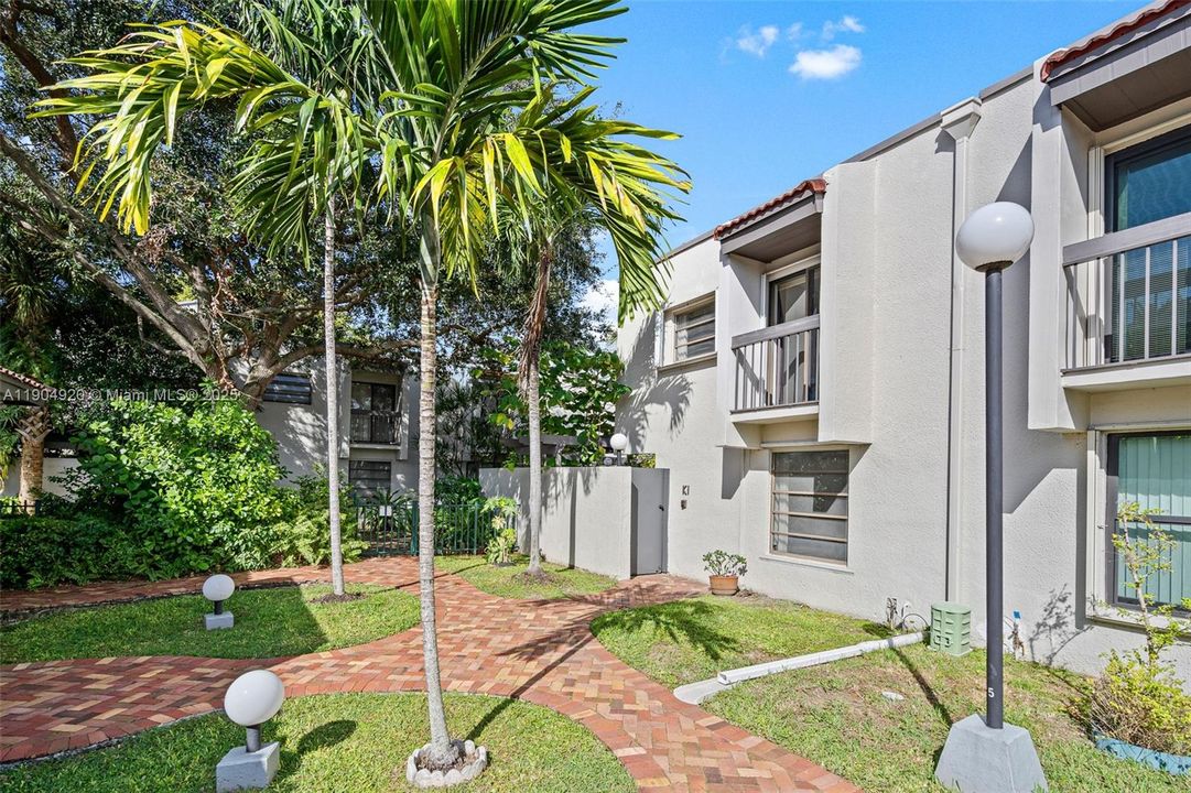 Active With Contract: $3,100 (3 beds, 2 baths, 1234 Square Feet)