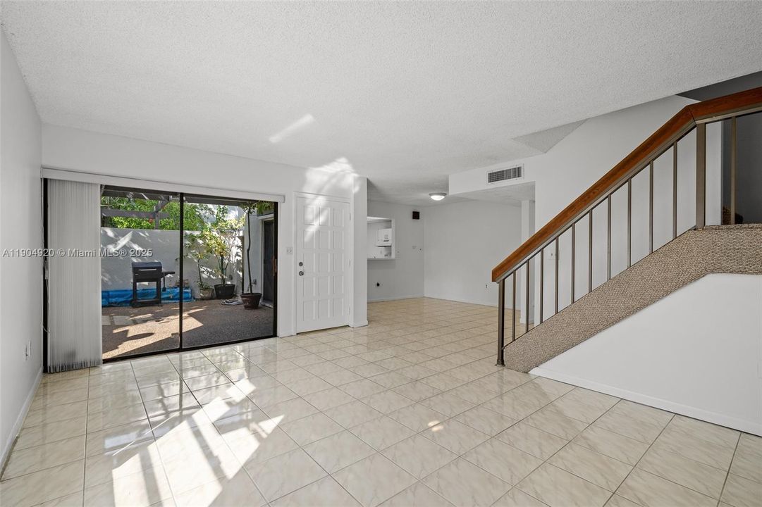 Active With Contract: $3,100 (3 beds, 2 baths, 1234 Square Feet)