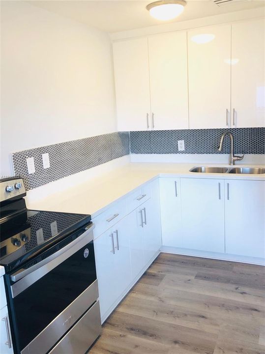 Activo con contrato: $1,695 (1 camas, 1 baños, 0 Pies cuadrados)