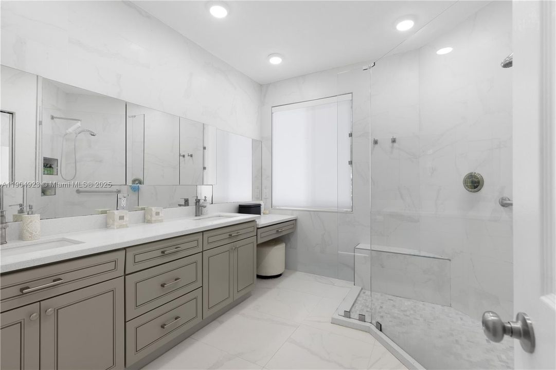 For Sale: $999,000 (4 beds, 2 baths, 2255 Square Feet)