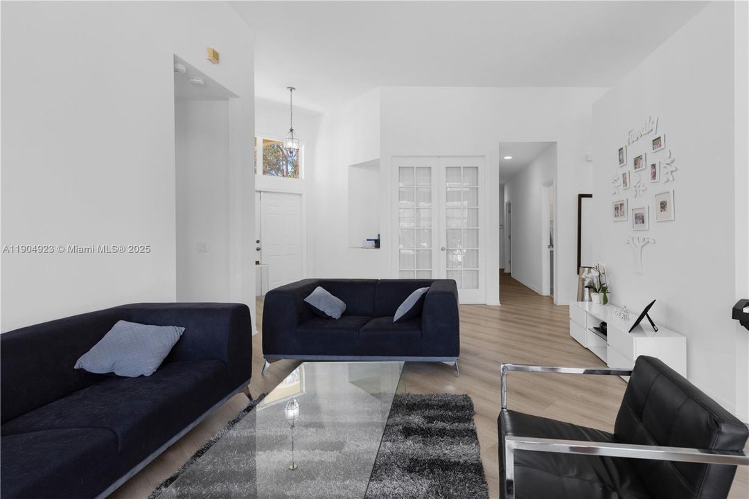 For Sale: $999,000 (4 beds, 2 baths, 2255 Square Feet)