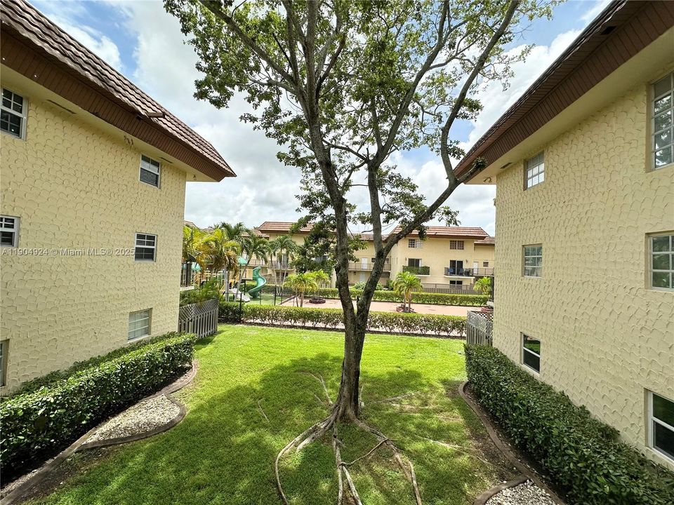 待售: $200,000 (1 贝兹, 1 浴室, 801 平方英尺)