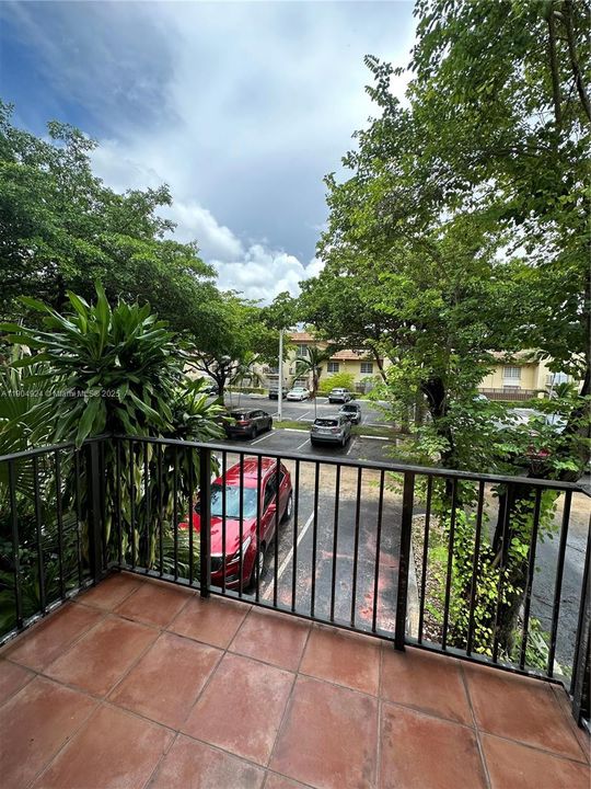 待售: $200,000 (1 贝兹, 1 浴室, 801 平方英尺)