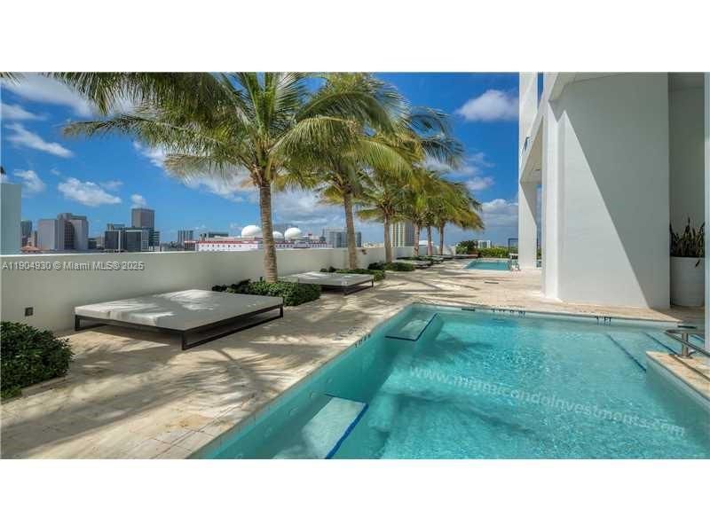 最近租的: $4,500 (2 贝兹, 2 浴室, 1123 平方英尺)