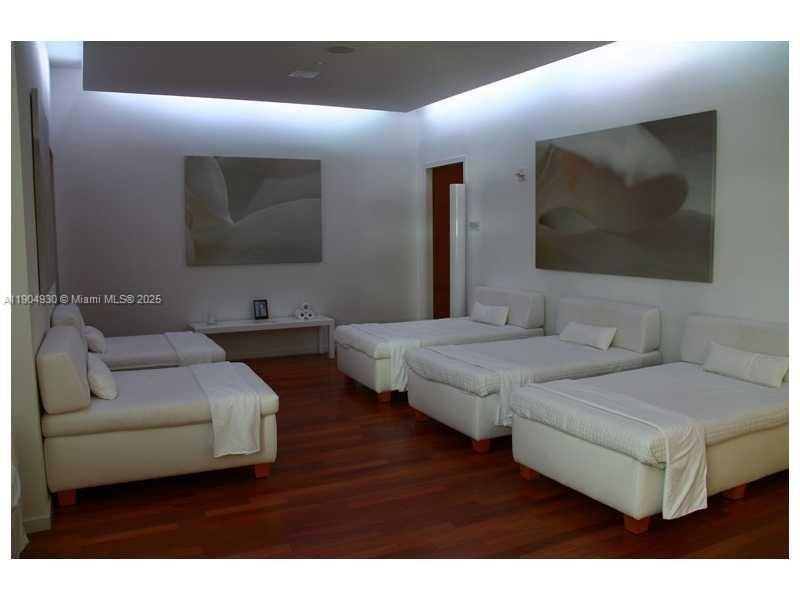 最近租的: $4,500 (2 贝兹, 2 浴室, 1123 平方英尺)