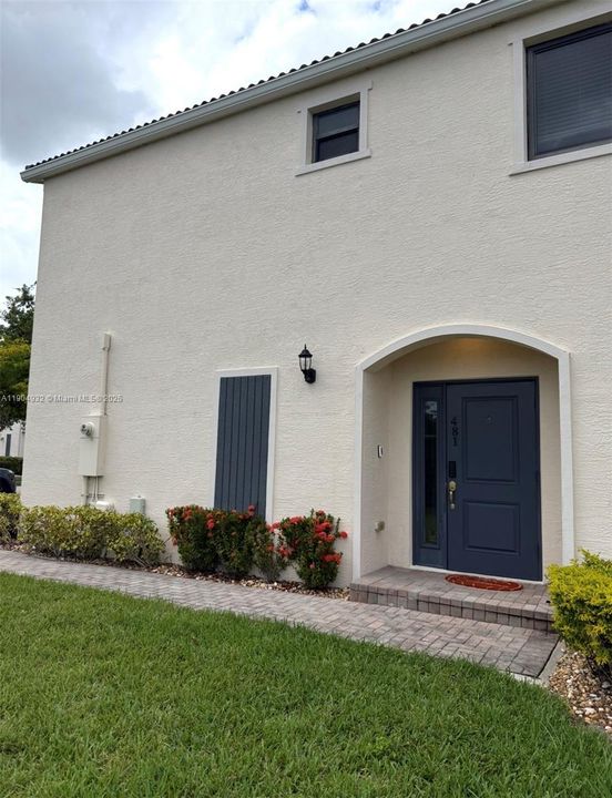 En Renta: $4,100 (4 camas, 3 baños, 1920 Pies cuadrados)