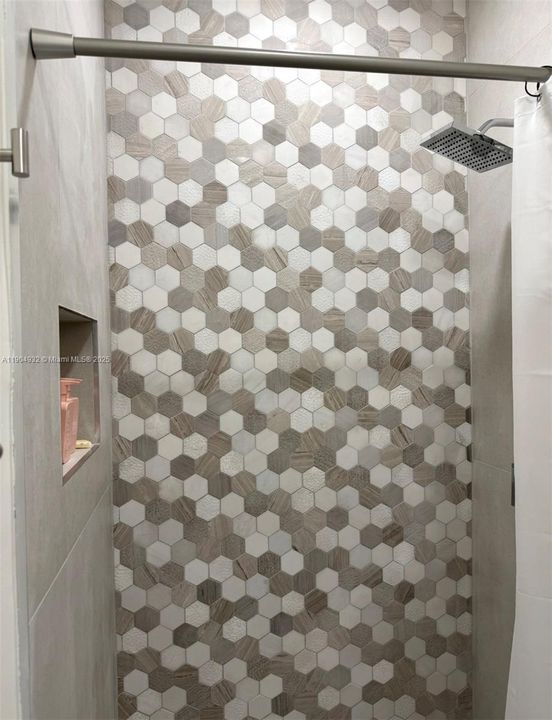 En Renta: $4,100 (4 camas, 3 baños, 1920 Pies cuadrados)