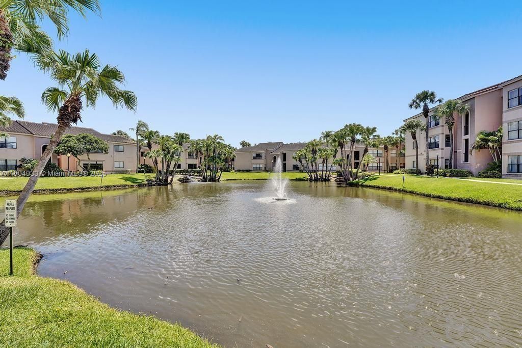 待售: $210,000 (1 贝兹, 1 浴室, 805 平方英尺)