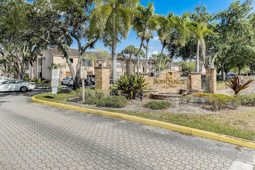 待售: $210,000 (1 贝兹, 1 浴室, 805 平方英尺)