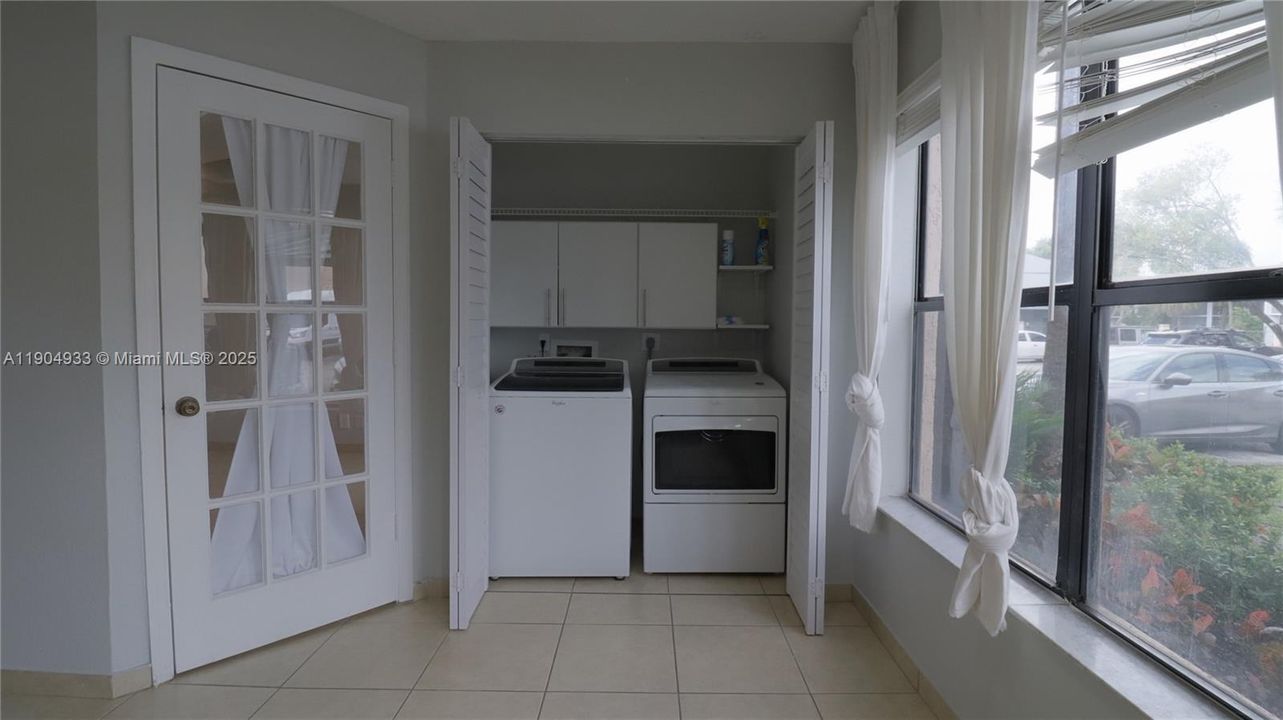 待售: $210,000 (1 贝兹, 1 浴室, 805 平方英尺)