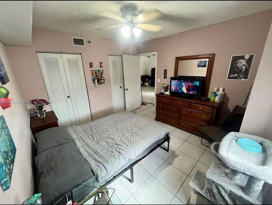 For Rent: $2,600 (3 beds, 2 baths, 1023 Square Feet)