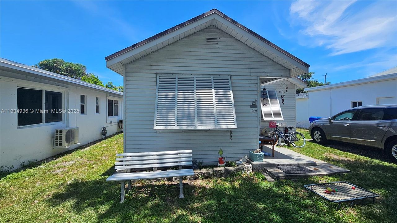 Vendido Recientemente: $270,000 (2 camas, 1 baños, 777 Pies cuadrados)