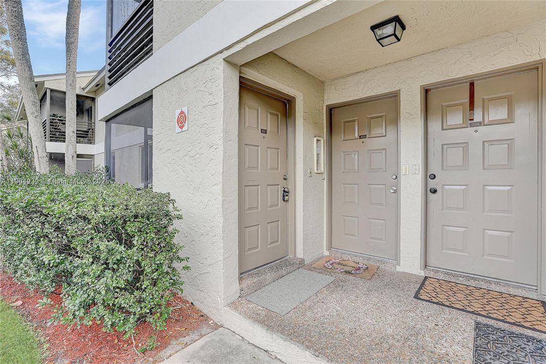 Activo con contrato: $175,000 (2 camas, 2 baños, 830 Pies cuadrados)