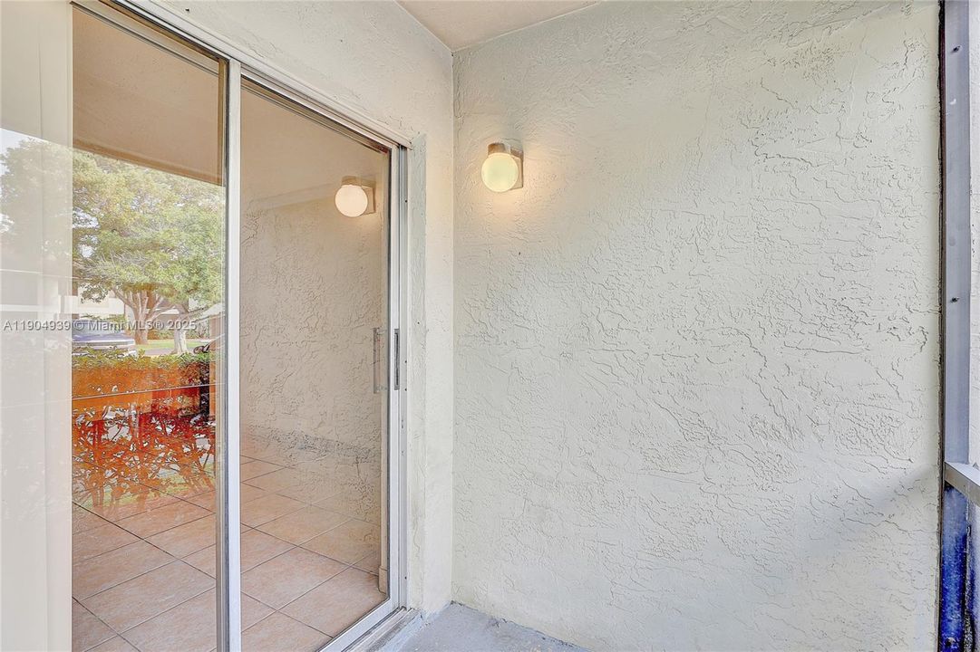 Activo con contrato: $175,000 (2 camas, 2 baños, 830 Pies cuadrados)