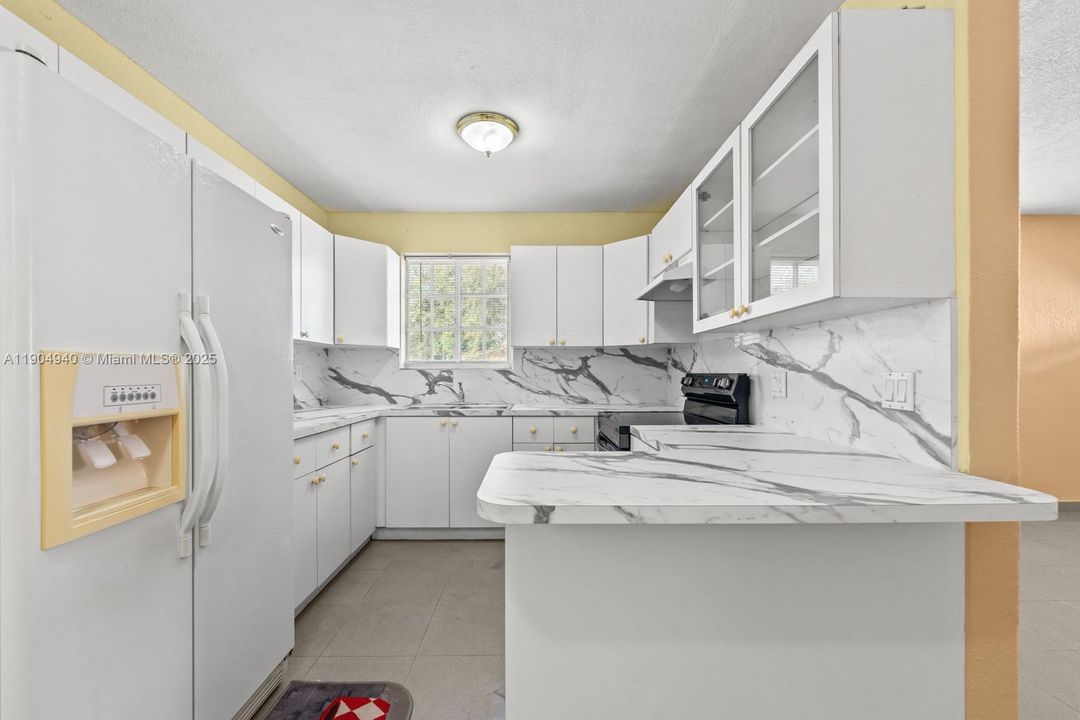 Recently Rented: $3,000 (3 beds, 2 baths, 1025 Square Feet)