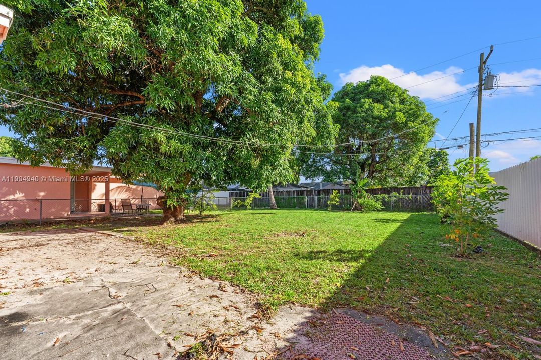 Recently Rented: $3,000 (3 beds, 2 baths, 1025 Square Feet)