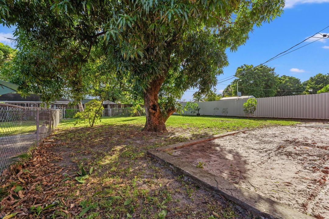 Recently Rented: $3,000 (3 beds, 2 baths, 1025 Square Feet)