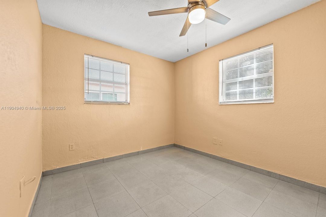 Recently Rented: $3,000 (3 beds, 2 baths, 1025 Square Feet)