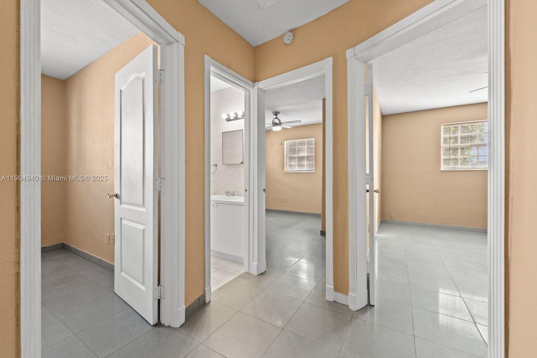 Recently Rented: $3,000 (3 beds, 2 baths, 1025 Square Feet)