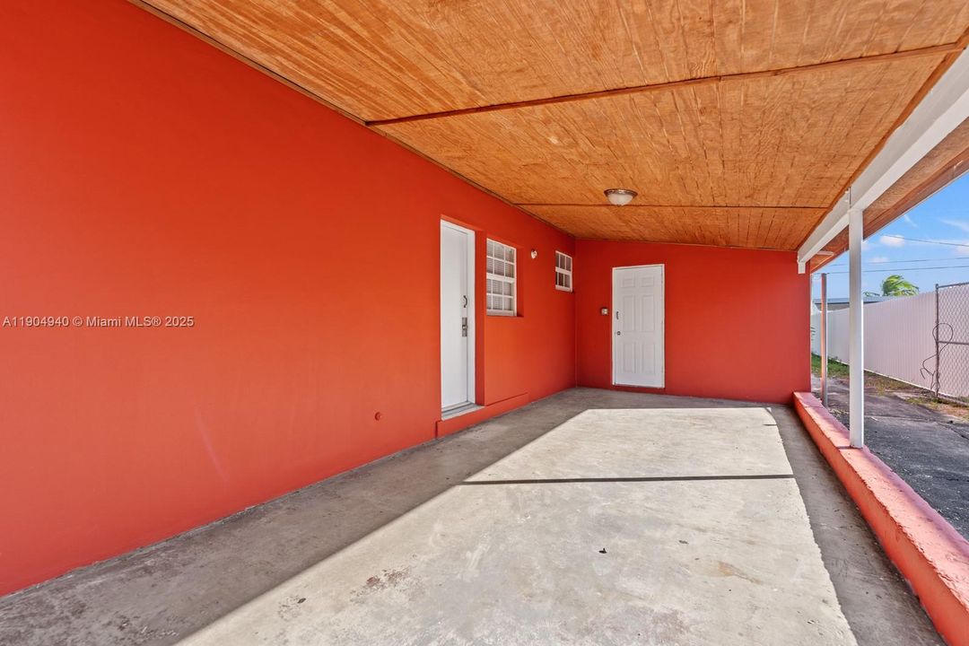 Recently Rented: $3,000 (3 beds, 2 baths, 1025 Square Feet)