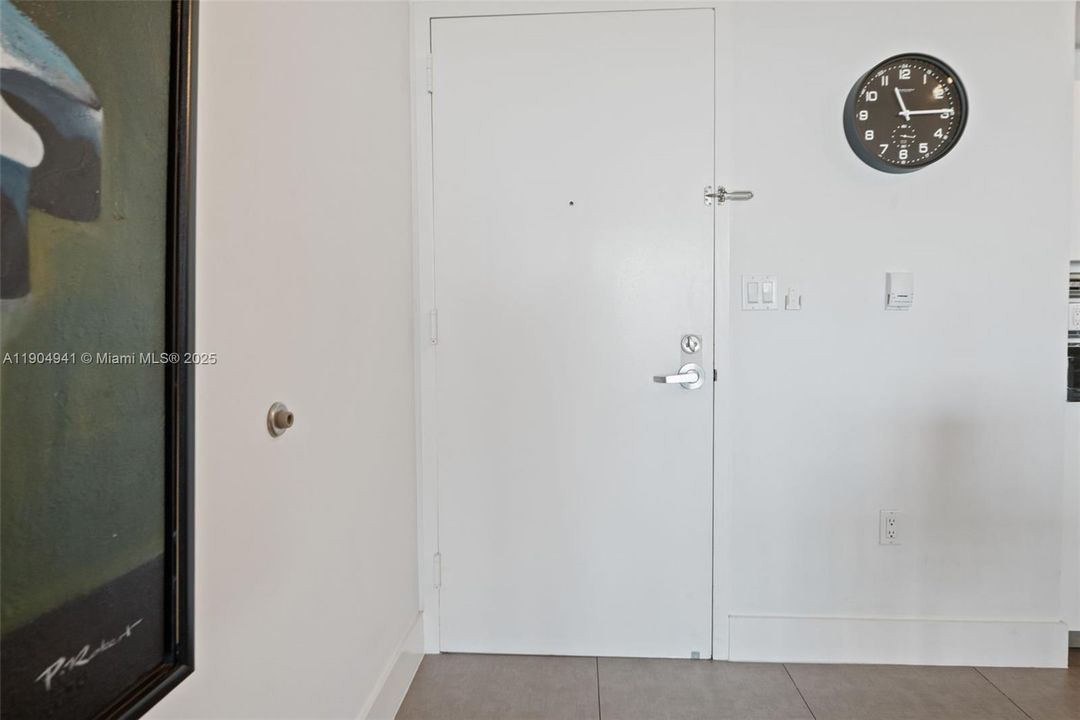 For Sale: $440,000 (1 beds, 1 baths, 764 Square Feet)