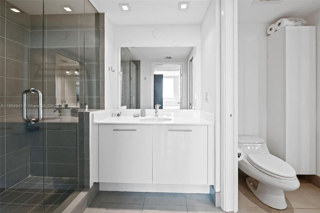 For Sale: $440,000 (1 beds, 1 baths, 764 Square Feet)