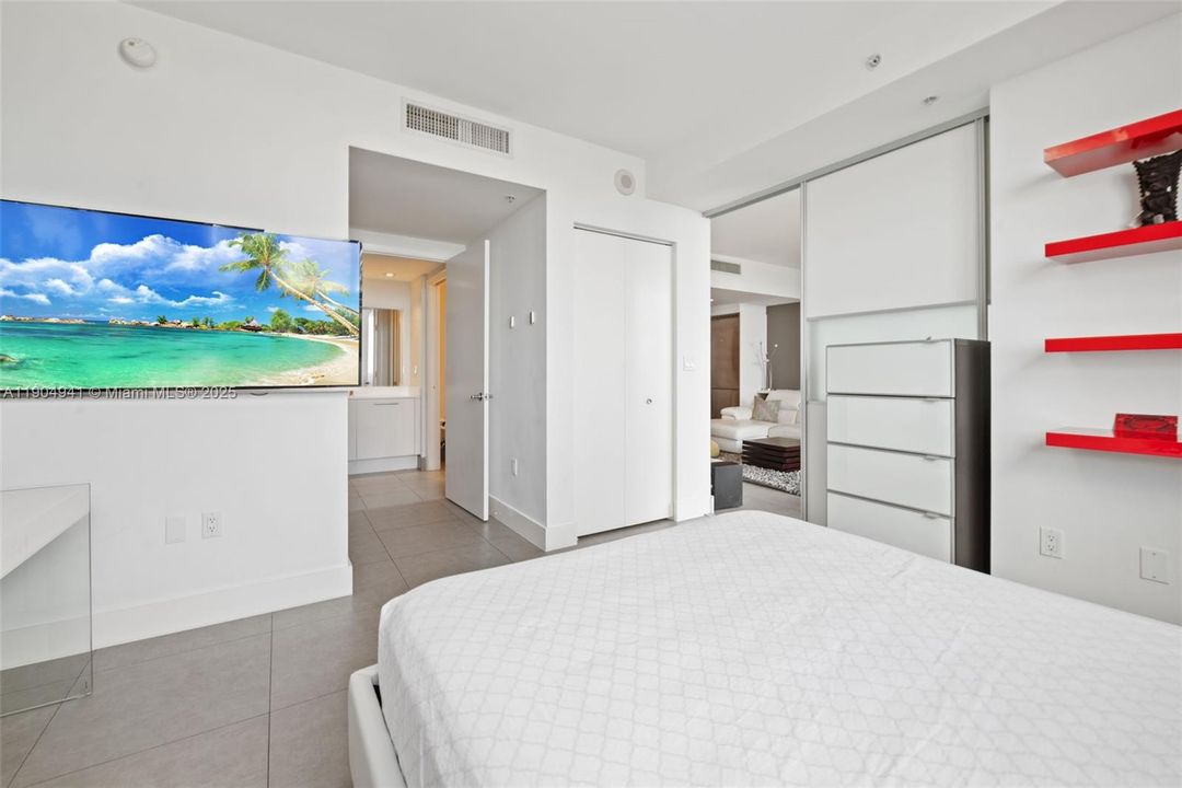 For Sale: $440,000 (1 beds, 1 baths, 764 Square Feet)