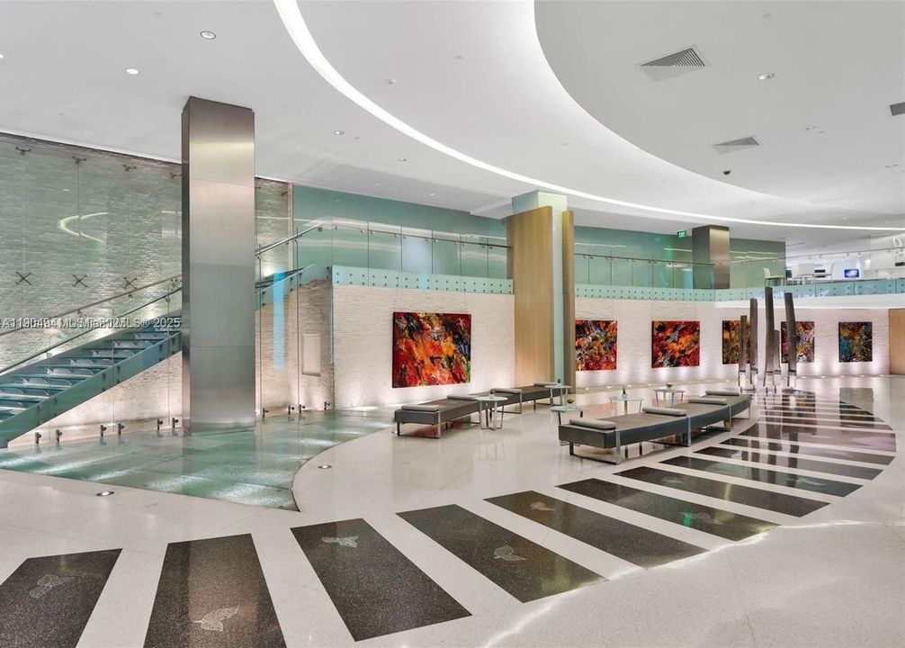 For Sale: $440,000 (1 beds, 1 baths, 764 Square Feet)