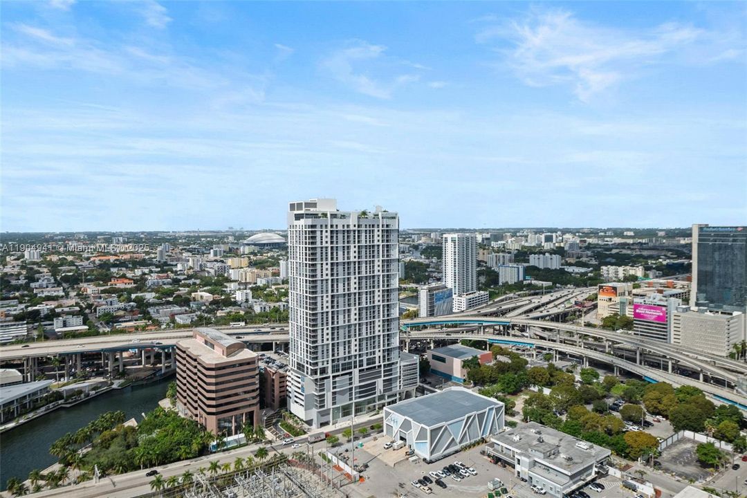 For Sale: $440,000 (1 beds, 1 baths, 764 Square Feet)