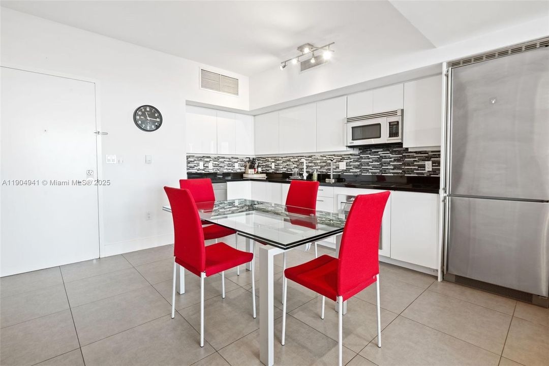 For Sale: $440,000 (1 beds, 1 baths, 764 Square Feet)