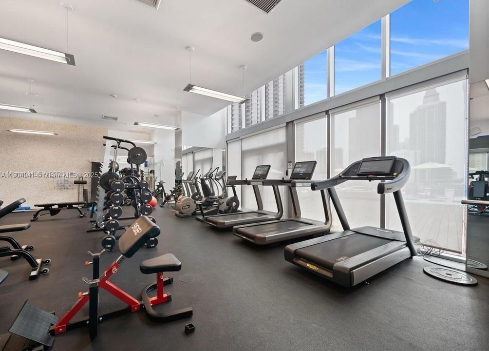 For Sale: $440,000 (1 beds, 1 baths, 764 Square Feet)