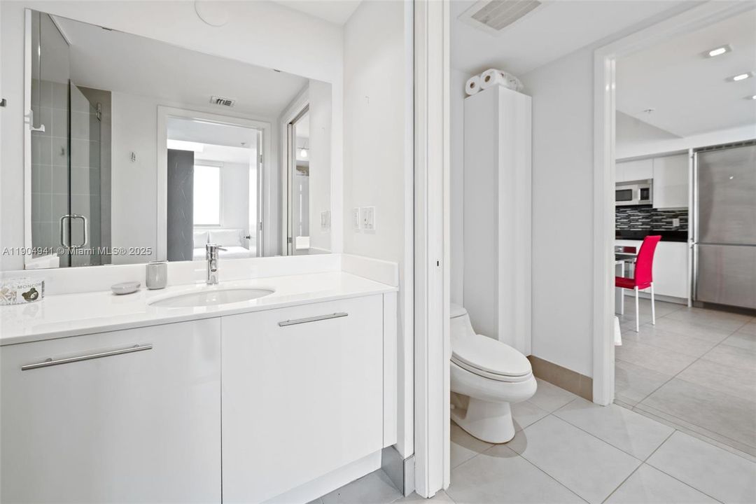 For Sale: $440,000 (1 beds, 1 baths, 764 Square Feet)