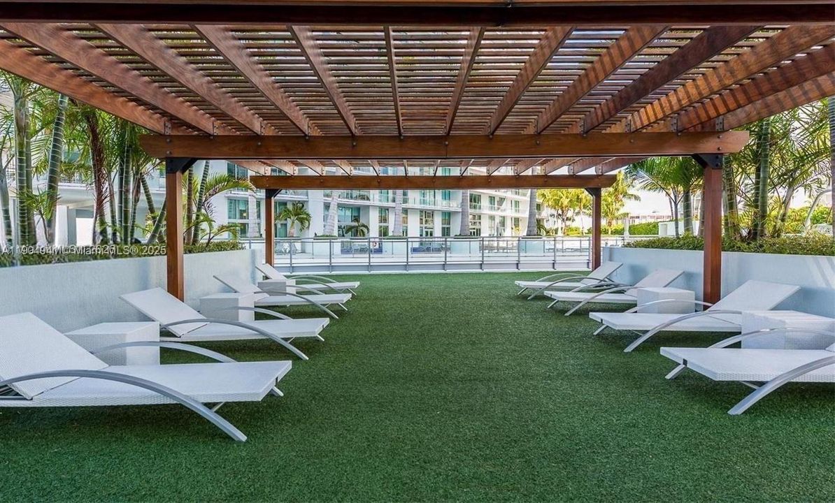 For Sale: $440,000 (1 beds, 1 baths, 764 Square Feet)